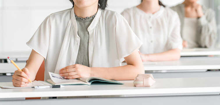 Elementary school children who study at cram schools/after-school programs, attend classes at school, or take summer courses (education)