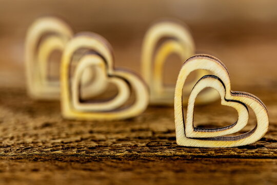 Cuoricini di legno per la festa della mamma 