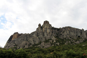 Obraz premium Meteora Rock Formation Landscape August 2024 Ancient conglomerate cliffs with lush forest