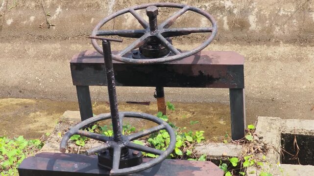 Irrigation canal water control system