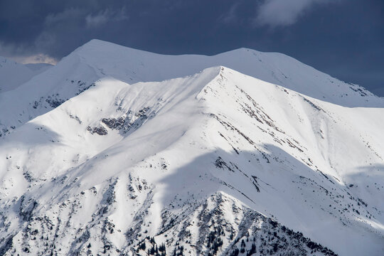 snow covered mountains, View from Lespezi Ridge to Museteica Ridge, Fagaras Mountains, Romania 