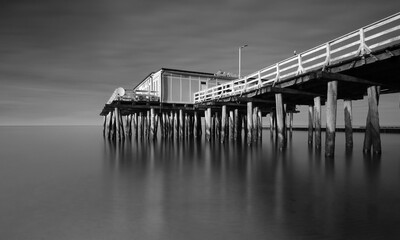 Drewniane molo spacerowe, Ustronie Morskie, Polska © Konrad Uznański