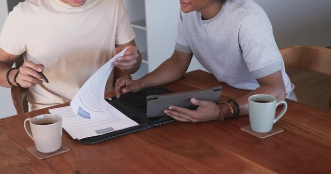 Vertical video: Checking docs opening folder, men pointing at tablet on wood table in short sleeves