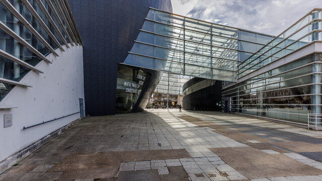 Plaza in front of L'Equinoxe, Ch&acirc;teauroux's national performing arts venue