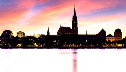 Naklejka premium City skyline silhouette at dusk, water reflection, pastel sky
