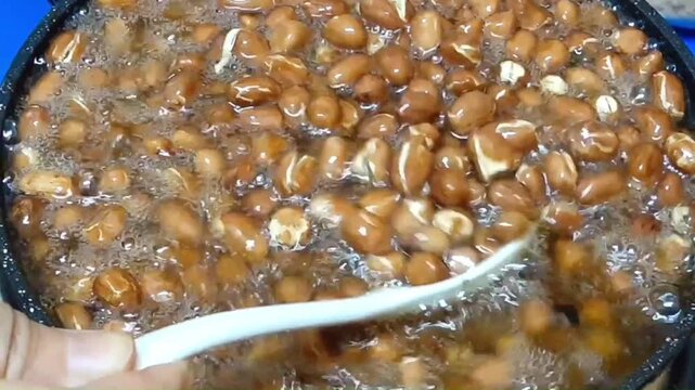 Peanuts or Groundnut Deep Fried in A Hot Boiling Oil, Good Source of Dietary Fiber, Vitamins and Minerals.