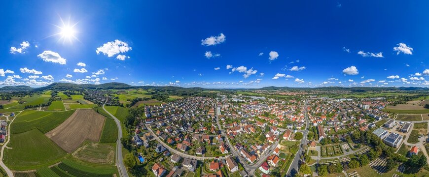 Die Stadt Hersbruck aus der Vogelperspektive, Blick auf den Stadtteil links der Pegnitz
