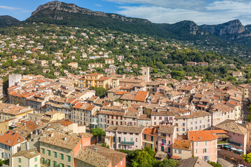 Obraz premium Aerial View of Vence Old Town and Surrounding Mountains in Provence