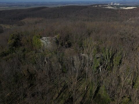 Scharfeneck &ndash; Verfallene Mauern im Leithagebirge