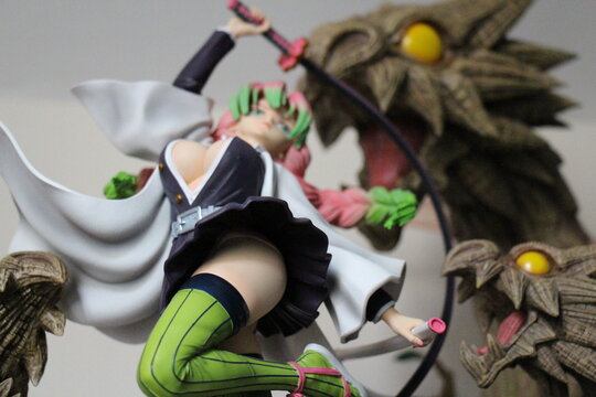 Mitsuri Kanroji figurine from Demon Slayer manga, Tanjirō Kamado 