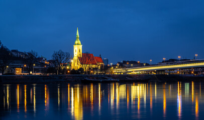 Obraz premium Bratislava night skyline with St Martins Cathedral bridge and reflections