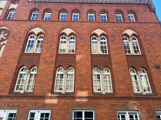 Fototapeta premium Arched windows on the side of a brick building