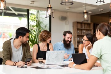 Obraz premium Team collaboration in modern office.