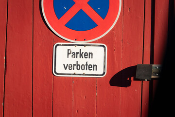 Verkehrszeichen verbietet das Parken
