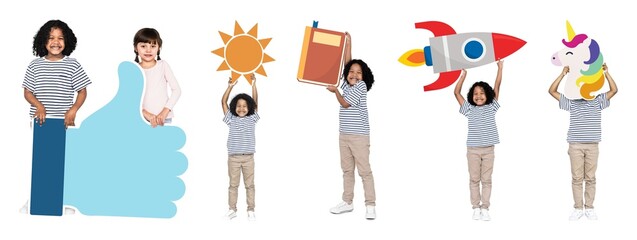 Children holding colorful oversized icons © Rawpixel.com