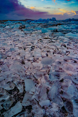 アイスランドの流氷原と夕空 © kanzilyou