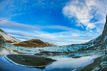 アイスランドの流氷浮かぶ氷河湖 © kanzilyou