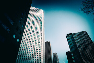 逆光の高層ビル群（新宿） © kanzilyou