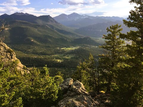 Scenic view from Kruger Rock 9,339 feet (2,846 meters) above Estes Park Valley, Hermit Park Open Space, Colorado, USA