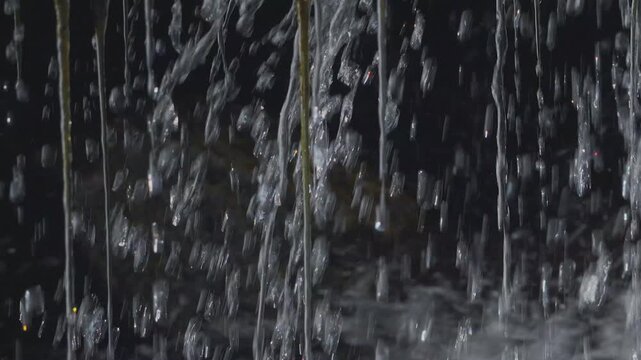 清流の流れ落ちる水スローモーション6