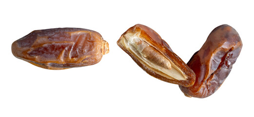 Obraz premium Ripe dried date palm fruits with half in stack isolated with clipping path in png file format Concept of iftar food in Ramadan month for Muslims