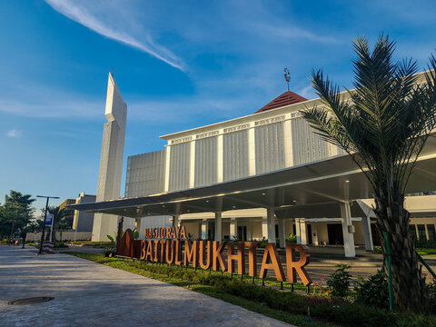 Tangerang, Indonesia &ndash; March 13, 2026: Masjid Raya Baitul Mukhtar in West BSD City, a modern mosque with a distinctive minaret and white facade, first used for worship in August 2025.