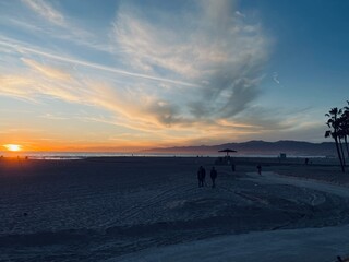 Fototapeta premium Sunset Along The Venice Beach Boardwalk
