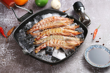 Fresh  monodon shrimp © YH