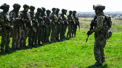 Obraz premium Modern Russian soldiers during training at the training ground