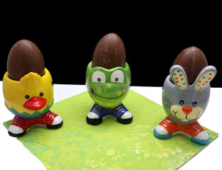 3 oeufs en chocolat pour pâques © helenedevun