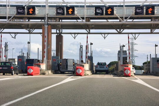 Gare p&eacute;age autoroute en Occitanie, France