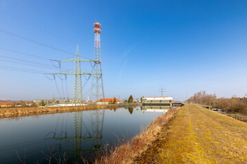 Wasserkraftwerk am Lechkanal in Meitingen, Bayern 