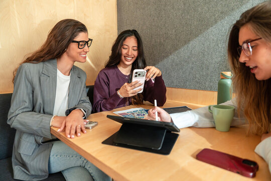 Collaboration and empowerment among businesswomen