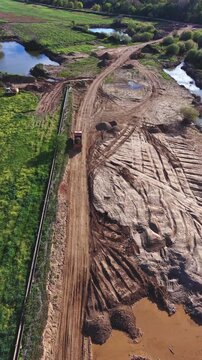 Huellas de la cantera: dumper avanza dejando impacto en suelos y campos rurales