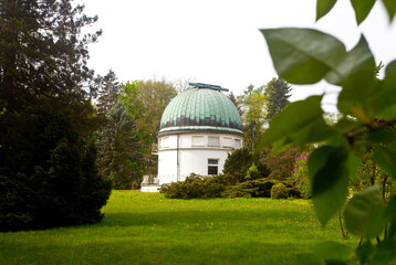 Przepiękne ogrody z obserwatorium, Piwnice koło Torunia, Polska, Beautiful gardens with an observatory, Piwnice near Toruń, Poland © 123108 Aneta