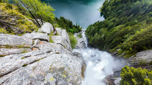 Cascata della regina del lago waterfall cascading into lake malga boazzo