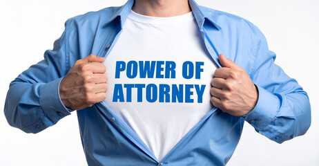 Power of Attorney - Ein Mann öffnet sein Hemd und zeigt sein TShirt