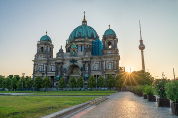 Berlin Cathedral at sunrise on the Museum Island in Berlin, Germany © Pawel Pajor
