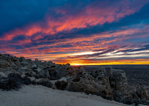 Dramatic sunrise over Idaho&rsquo;s Oolite cliffs in southern Idaho