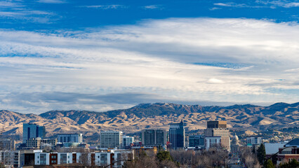 Obraz premium Boise skyline with foothills and clouds in the sky