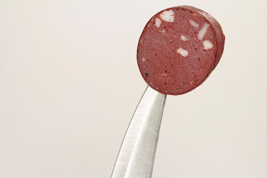 (fl&ouml;nz), smoked blood sausage, a sausage specialty from the Rhineland 
