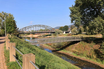 Fototapeta premium Brücke über die Weser bei Rinteln im Weserbergland 