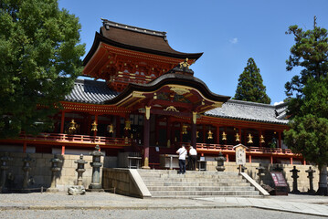 Fototapeta premium 石清水八幡宮 楼門と御本社(京都府八幡市)
