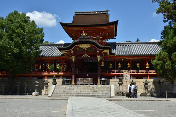 Fototapeta premium 石清水八幡宮 楼門と御本社(京都府八幡市)
