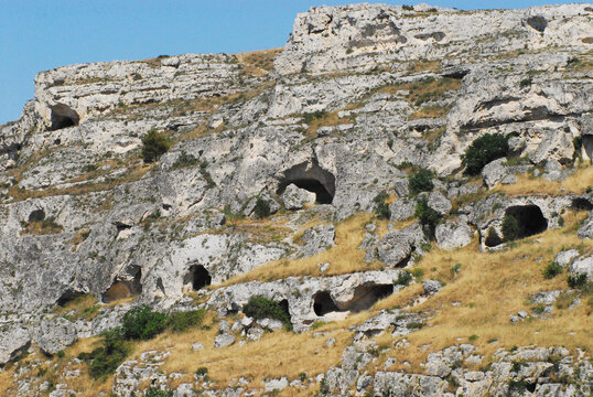 italy-matera-panoramic-landscape-ancient-cave-houses-homes-dwellings