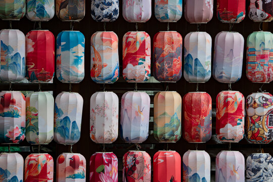 Exquisite array of traditional Chinese patterned lanterns