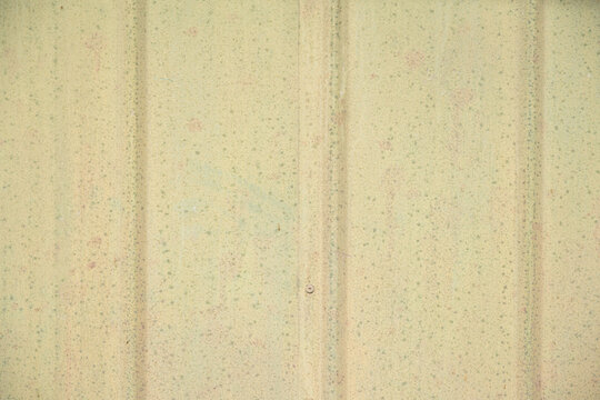 Panel met&aacute;lico con textura y tornillo