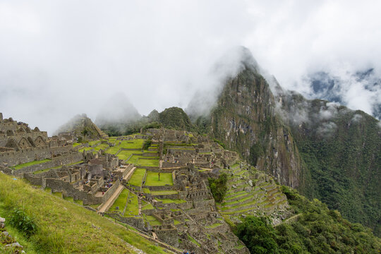 Vistas de la ciudadela Inca de Machu Picchu, ruinas consideradas una de las siete maravillas del mundo en Cusco Per&uacute;