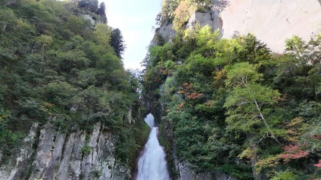 Ginga Waterfall | Close-up | Flowing Water | Cliff | Early Autumn | Hokkaido
