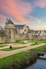 Obraz premium Vannes, medieval city in Brittany, view of the ramparts garden 